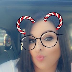 Meet your Posher, Macaria